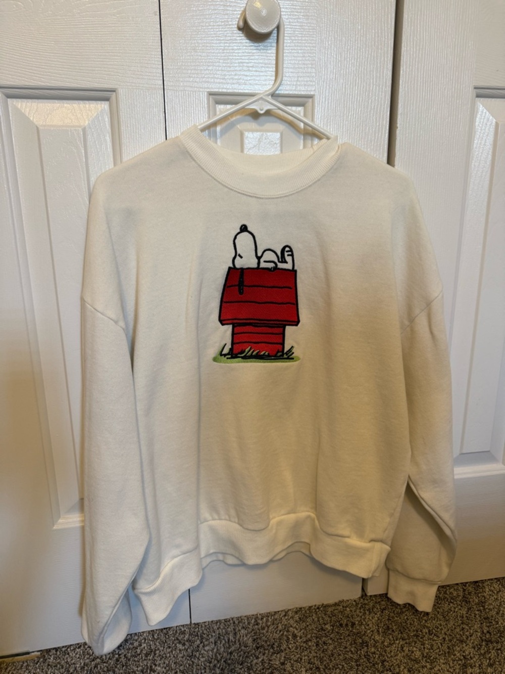 Peanuts White Snoopy Graphic Crewneck Sweater